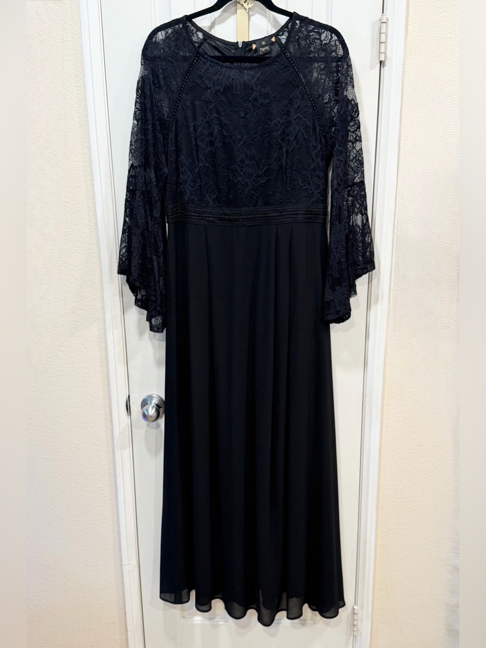Missmay Black Lace Maxi Dress with Bell Sleeves XL
